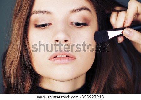 thumb101.shutterstock.com/display_pic_with_logo/1390678/355927913/stock-photo--close-up-portrait-in-the-face-of-the-girl-model-make-up-artist-on-the-basis-of-tone-is-a-355927913.jpg