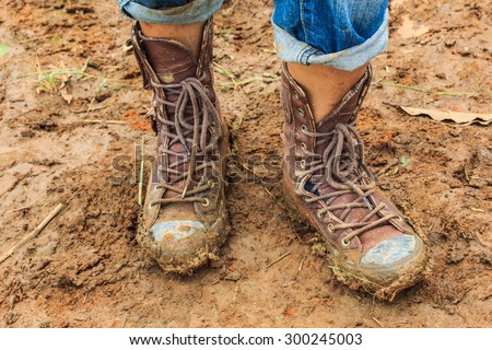 best walking shoes for muddy conditions