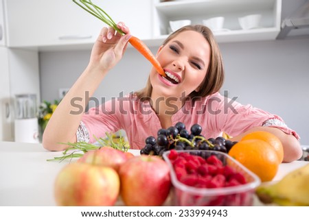 ممنوعیت خوردن خیار و هویج برای خانمها در تلویزیون