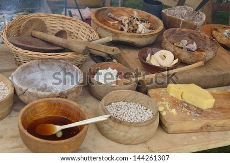 http://www.slideshare.net/tabor1/medieval-food-freshtasty?next_slideshow=4